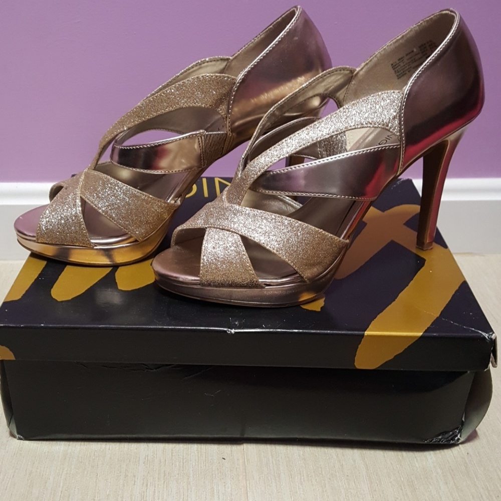 Gold sparkle heels